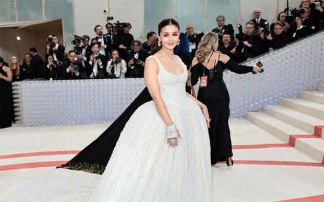 Alia Bhatt also made a smashing appearance at the Gala in a smoldering white gown. She wrote on Twitter- “I have always been fascinated by the iconic Chanel brides. Season after season, the genius of Karl Lagerfeld shone through in the most innovative and awe-inspiring couture.” Alia Bhatt also made a smashing appearance at the Gala in a smoldering white gown. She wrote on Twitter- “I have always been fascinated by the iconic Chanel brides. Season after season, the genius of Karl Lagerfeld shone through in the most innovative and awe-inspiring couture.”