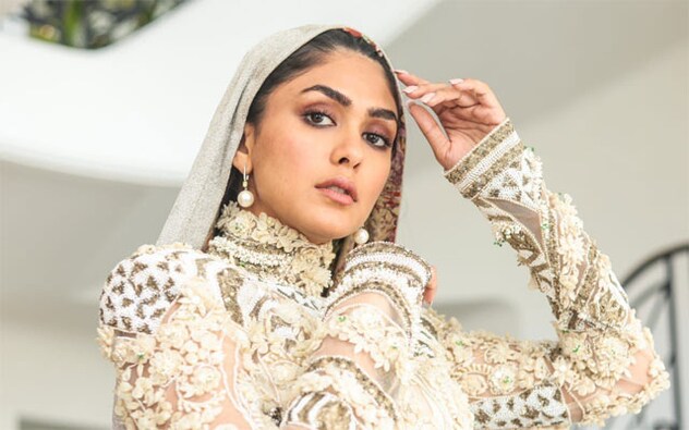 Mrunal has defied the Cannes fashion statement, with one unexpected look after another which garnered her love from fans and praise from netizens. She finished the look with earrings from Diosa and shoes from Christian Louboutin.