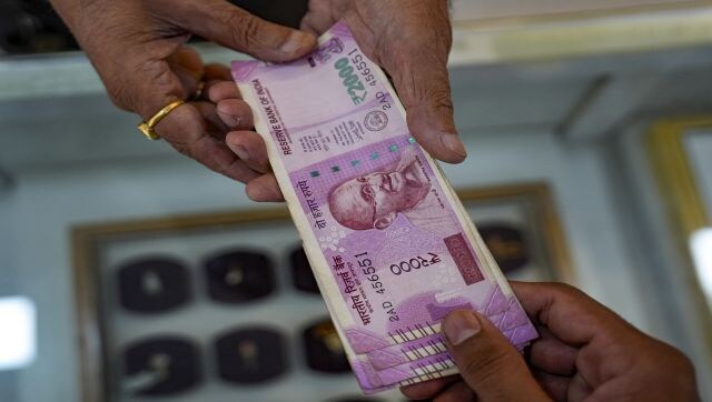 Shopkeeper refuses to take Rs 2,000 note from woman; reason will leave you in splits