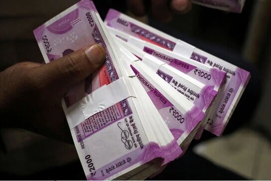 No forms, ID cards needed for exchange of Rs 2,000 banknotes: SBI
