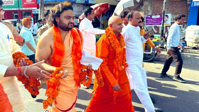 Man on mission to unite Sanatan Dharma begging not for alms but pledge of Hindu unity
