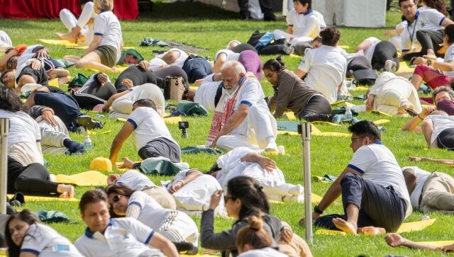 The 2023 World Yoga Day event created a Guinness World record for most nationalities – 135 – in a Yoga session. Hundreds of participants were present at today’s event, practising backbends, meditation, and a number of other poses at the UN headquarters’ north lawn. AP