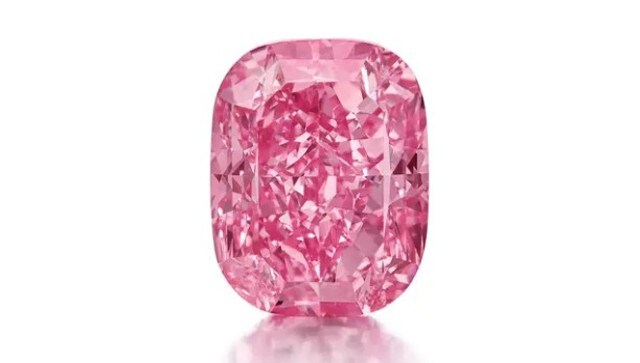 As Dubai’s wealthy population expands, more of the most priceless diamonds, works of art, and collectables are arriving there so that people can see the items firsthand. Image Courtesy: www.sothebys.com As Dubai’s wealthy population expands, more of the most priceless diamonds, works of art, and collectables are arriving there so that people can see the items firsthand. Image Courtesy: www.sothebys.com