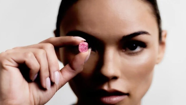 The highest price-per-carat diamond Sotheby’s has offered for auction is believed to be worth more than $35 million (Rs 2.89 billion). Image Courtesy: Sotheby’s The highest price-per-carat diamond Sotheby’s has offered for auction is believed to be worth more than $35 million (Rs 2.89 billion). Image Courtesy: Sotheby’s