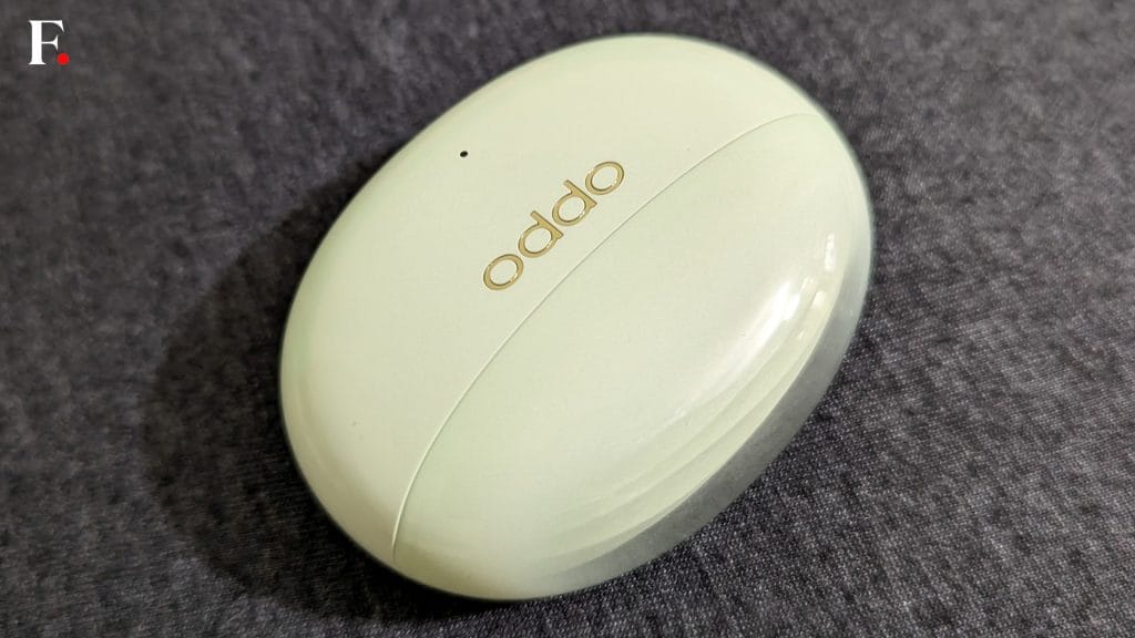 Oppo Enco Air3 Pro Review Transluscent lid1