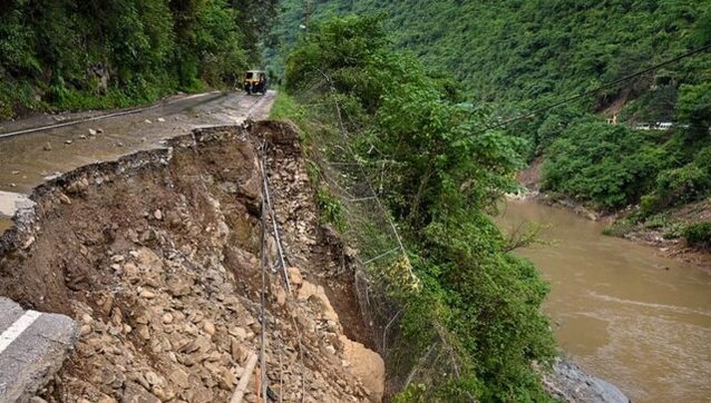 Manipur: Landslides block Imphal-Silchar highway, at least 500 trucks stranded Manipur: Landslides block Imphal-Silchar highway, at least 500 trucks stranded