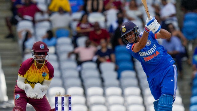तिलक वर्मा की जुझारू पारी बेकार गई क्योंकि गेंदबाजों ने वेस्टइंडीज को पहले टी20 मैच में भारत को हरा दिया