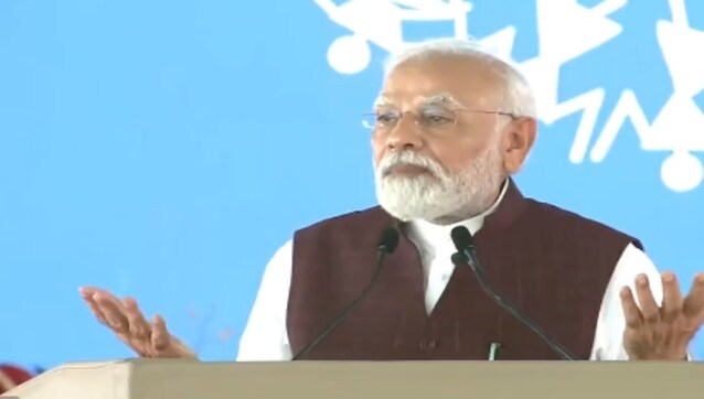 PM Modi unveils projects worth over Rs 50,700 crore in MP, says will help make India 'atmanirbhar' PM Modi unveils projects worth over Rs 50,700 crore in MP, says will help make India 'atmanirbhar'