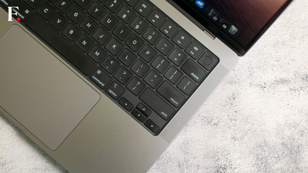 MacBook Pro 14 Inch Review-10