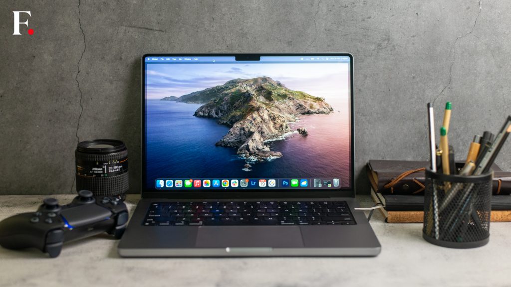 بررسی MacBook Pro 14 inch M3 2023: تقریباً بی عیب و نقص