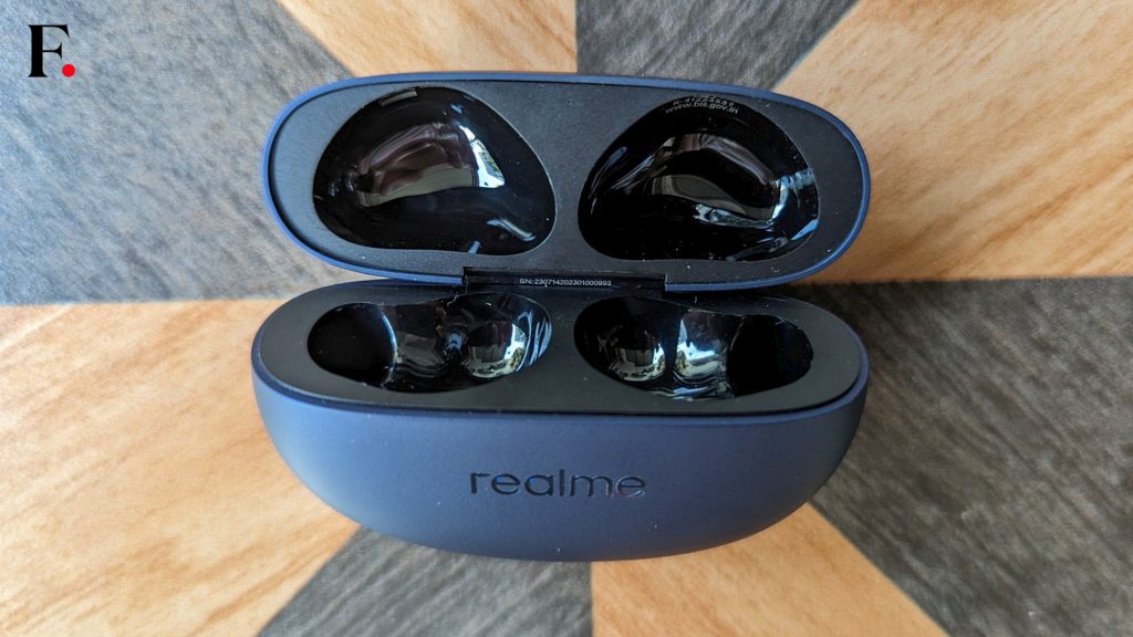 Realme Buds Air 5 Review: Charging case