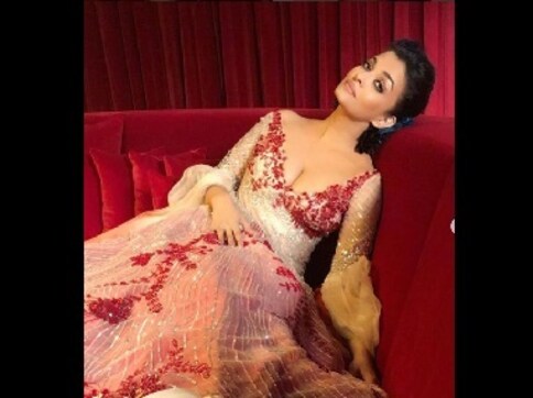 Aishwarya Rai Bachchan walks the ramp for designer Manish Malhotra at Fashion Weekend International 2018 Aishwarya Rai Bachchan walks the ramp for designer Manish Malhotra at Fashion Weekend International 2018