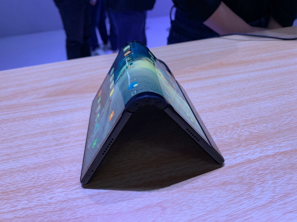FlexiPai is the first device with a foldable display, pricing starts at CNY 8,999