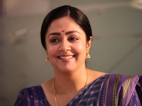 Kaatrin Mozhi movie review: Jyothika plays a difficult role with ease in Radha Mohan's Tumhari Sulu remake Kaatrin Mozhi movie review: Jyothika plays a difficult role with ease in Radha Mohan's Tumhari Sulu remake