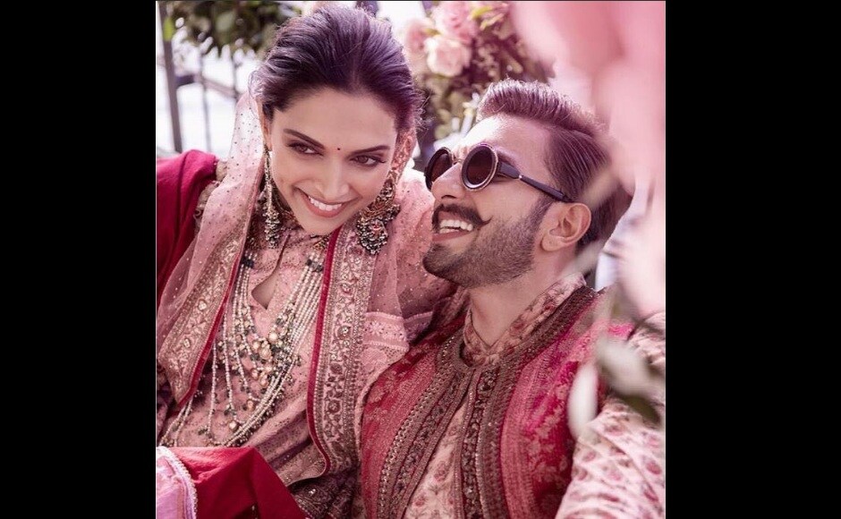 Deepika Padukone and Ranveer Kapoor wore matching outfits for their mehendi. Ranveer reportedly serenaded the guests with her song and dance performance. Image via Twitter/@RanveerOfficial Deepika Padukone and Ranveer Kapoor wore matching outfits for their mehendi. Ranveer reportedly serenaded the guests with her song and dance performance. Image via Twitter/@RanveerOfficial