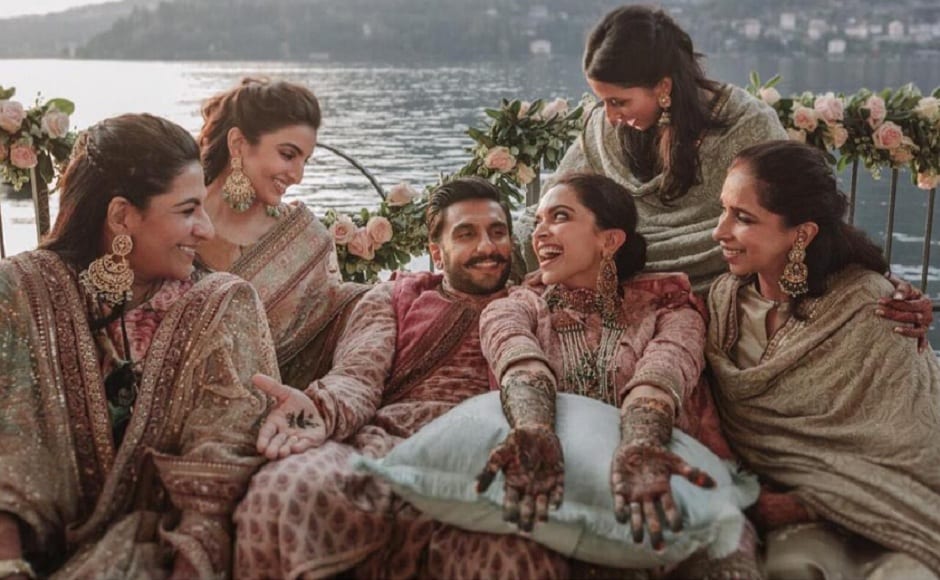 The couple pose with their friends and family by the lake. Image via Twitter/@RanveerOfficial The couple pose with their friends and family by the lake. Image via Twitter/@RanveerOfficial