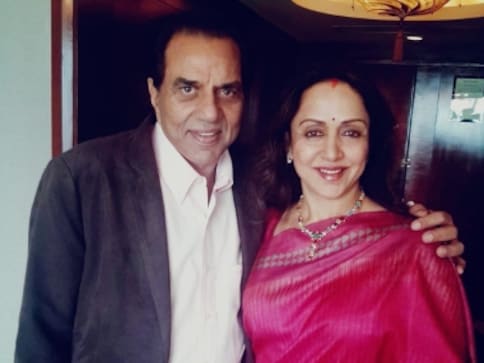 Hema Malini wishes Dharmendra on his 83rd birthday, posts throwback images with husband Hema Malini wishes Dharmendra on his 83rd birthday, posts throwback images with husband