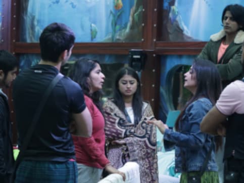 Bigg Boss 12, 12 December, Day 87 written updates: Sreesanth, Romil challenge each other for the trophy Bigg Boss 12, 12 December, Day 87 written updates: Sreesanth, Romil challenge each other for the trophy