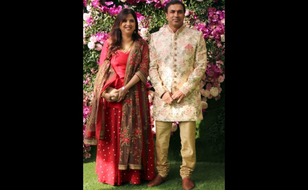 Former Indian cricketer Robin Singh is seen with wife at the Akash-Shloka wedding. Photo: Sachin Gokhale Former Indian cricketer Robin Singh is seen with wife at the Akash-Shloka wedding. Photo: Sachin Gokhale