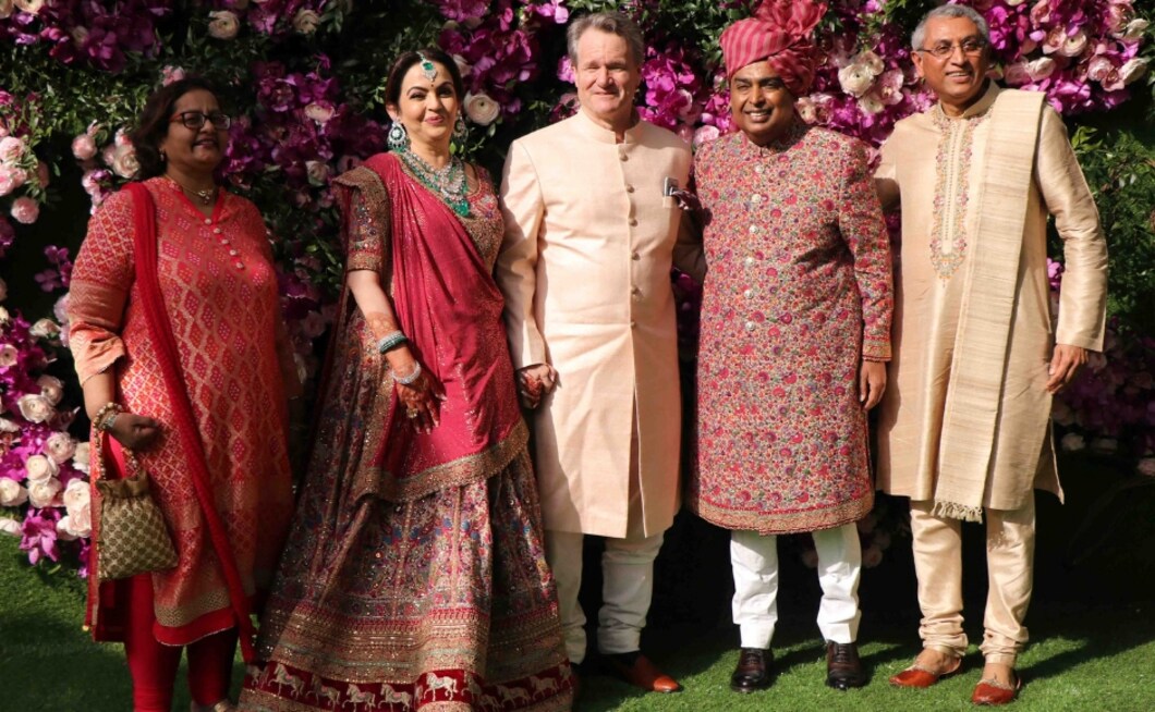 Brian T Moynihan, Bank of America's CEO (centre) is greeted by Mukesh and Nita Ambani. Photo: Sachin Gokhale Brian T Moynihan, Bank of America's CEO (centre) is greeted by Mukesh and Nita Ambani. Photo: Sachin Gokhale