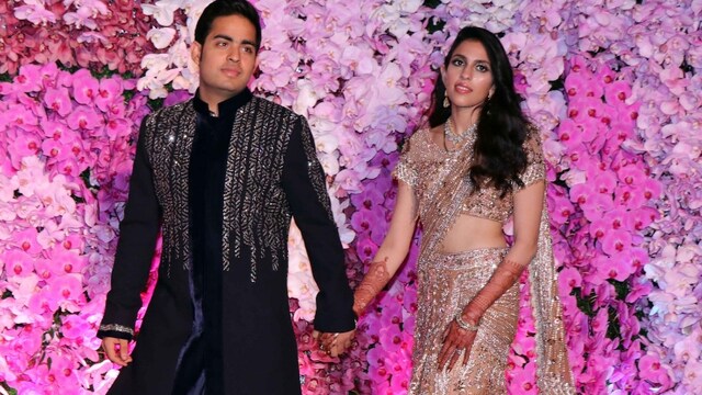Akash Ambani-Shloka Mehta wedding reception: Raj Thackeray, Amitabh Bachchan, Sachin Tendulkar attend bash Akash Ambani-Shloka Mehta wedding reception: Raj Thackeray, Amitabh Bachchan, Sachin Tendulkar attend bash