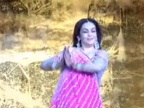Watch: Nita Ambani performs to Krishna Bhajan in a musical fountain act at Akash Ambani-Shloka Mehta's wedding reception Watch: Nita Ambani performs to Krishna Bhajan in a musical fountain act at Akash Ambani-Shloka Mehta's wedding reception