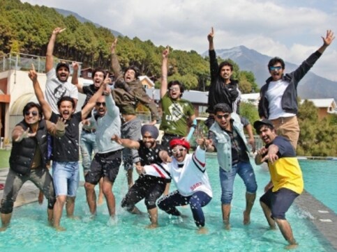 Ranveer Singh shares first picture with 83 team from their training schedule in Dharamshala Ranveer Singh shares first picture with 83 team from their training schedule in Dharamshala