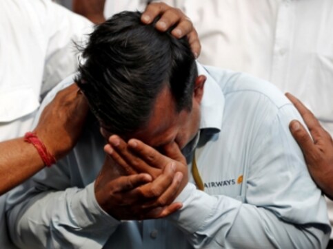Jet Airways issues gag order over 20,000 employees, cautions talking to media will affect bidding process Jet Airways issues gag order over 20,000 employees, cautions talking to media will affect bidding process