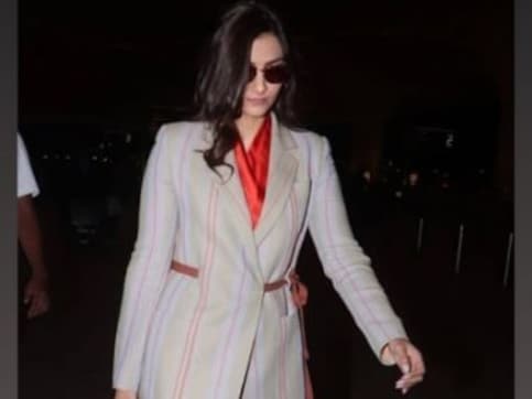 Cannes 2019: Sonam Kapoor arrives at French Rivera, along with sister Rhea, ahead of red carpet appearance Cannes 2019: Sonam Kapoor arrives at French Rivera, along with sister Rhea, ahead of red carpet appearance