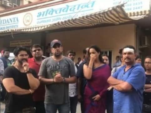 Tigmanshu Dhulia, Mahie Gill, cast and crew of ALTBalaji show Fixer allegedly attacked in Mumbai during shoot Tigmanshu Dhulia, Mahie Gill, cast and crew of ALTBalaji show Fixer allegedly attacked in Mumbai during shoot