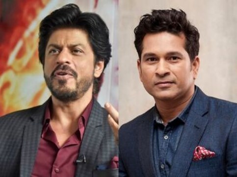 Sachin Tendulkar urges Shah Rukh to never 'Chuck De' helmet; Mumbai Police lauds their road safety message Sachin Tendulkar urges Shah Rukh to never 'Chuck De' helmet; Mumbai Police lauds their road safety message