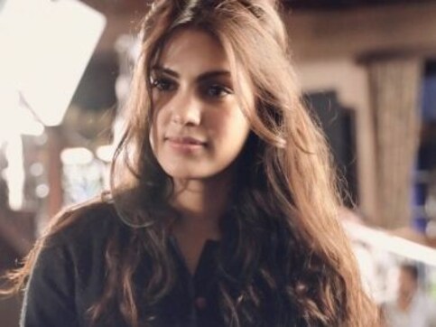Chehre: Rhea Chakraborty's first look from Amitabh Bachchan, Emraan Hashmi's suspense thriller unveiled Chehre: Rhea Chakraborty's first look from Amitabh Bachchan, Emraan Hashmi's suspense thriller unveiled