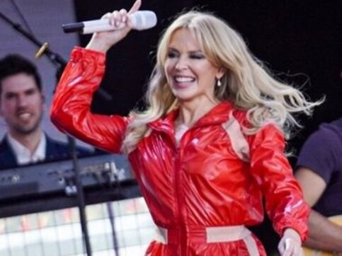 Kylie Minogue returns to Glastonbury stage 14 years after cancer diagnosis: 'Wished things were different' Kylie Minogue returns to Glastonbury stage 14 years after cancer diagnosis: 'Wished things were different'