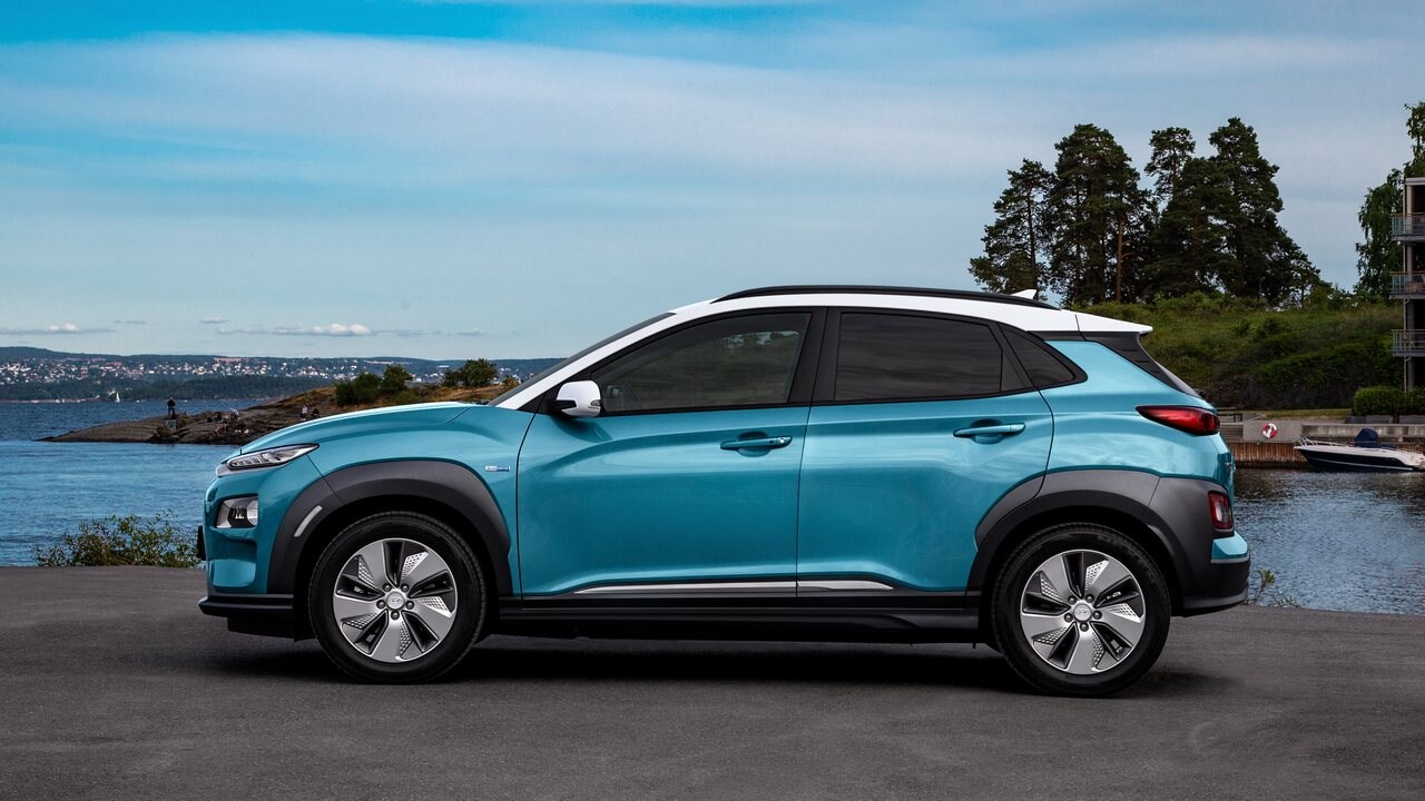 The Kona electric also features automatic LED headlights, LED tail-lights, plastic body cladding and roof rails. Image: Hyundai