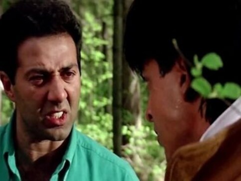 Shah Rukh Khan congratulates Sunny Deol on Pal Pal Dil Ke Paas; Madhuri Dixit wishes Kajol on her birthday Shah Rukh Khan congratulates Sunny Deol on Pal Pal Dil Ke Paas; Madhuri Dixit wishes Kajol on her birthday