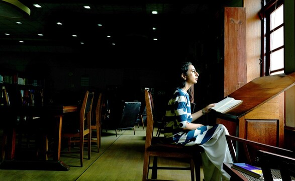 A collection of photos traces the relationship between readers and their environments A collection of photos traces the relationship between readers and their environments