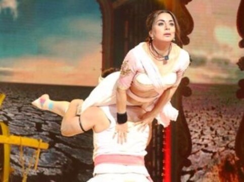 Nach Baliye 9: Shraddha Arya suffers head injury during dance performance with beau Alam Makka Nach Baliye 9: Shraddha Arya suffers head injury during dance performance with beau Alam Makka