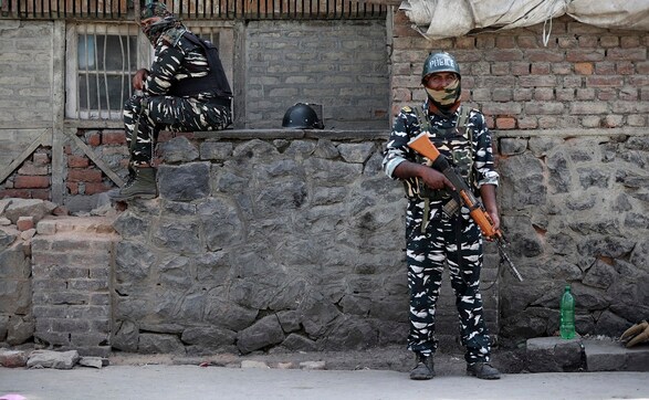 Tensions continue in Kashmir for 33rd day as normal life takes hit; most shops and markets remain closed Tensions continue in Kashmir for 33rd day as normal life takes hit; most shops and markets remain closed
