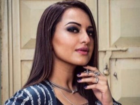 Coronavirus Outbreak: Sonakshi Sinha to auction her artwork to raise funds for those affected by lockdown Coronavirus Outbreak: Sonakshi Sinha to auction her artwork to raise funds for those affected by lockdown