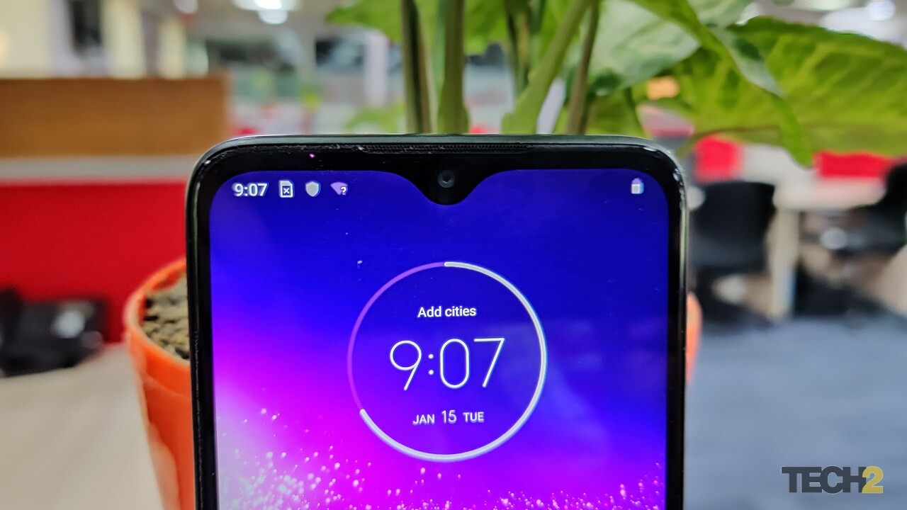 A waterdrop notch on the Moto One Macro.
