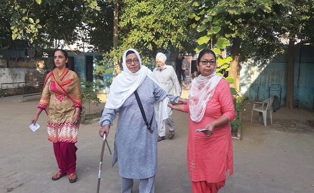 Dushyant Chautala, Naina and Meghna Chautala are seen on their way to cast their vote in Sirsa, Haryana. Dushyant is the JJP candidate from the Uchana Kalan constituency. Image courtesy: Manoj Thakur/101Reporters Dushyant Chautala, Naina and Meghna Chautala are seen on their way to cast their vote in Sirsa, Haryana. Dushyant is the JJP candidate from the Uchana Kalan constituency. Image courtesy: Manoj Thakur/101Reporters