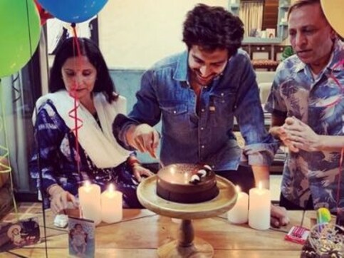 Kartik Aaryan turns 29: Actor celebrates birthday with parents after wrapping Dostana 2's Punjab schedule Kartik Aaryan turns 29: Actor celebrates birthday with parents after wrapping Dostana 2's Punjab schedule