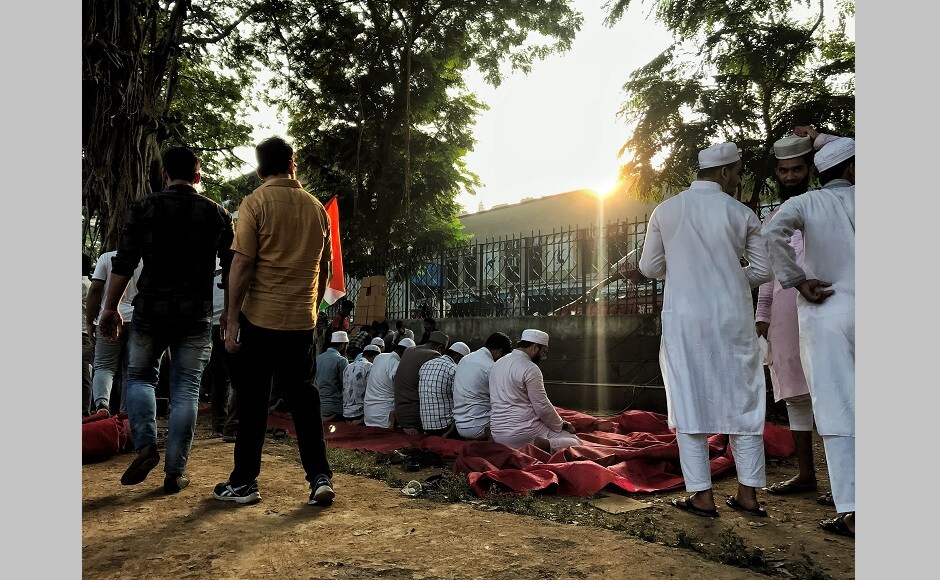 The protest ended with a public reading of and declaration of allegiance to the Preamble of the Constitution and singing of the national anthem. The protest ended with a public reading of and declaration of allegiance to the Preamble of the Constitution and singing of the national anthem.