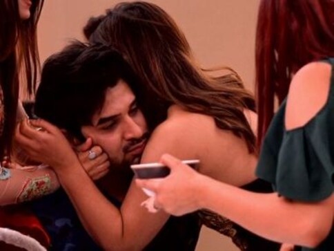 Bigg Boss 13 Day 82 highlights: Arti Singh, Paras Chhabra get emotional on receiving homemade food Bigg Boss 13 Day 82 highlights: Arti Singh, Paras Chhabra get emotional on receiving homemade food