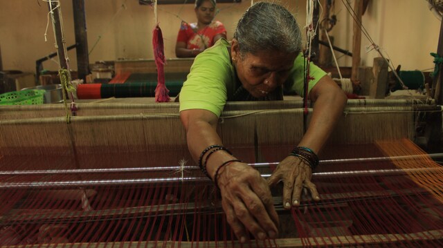 Loose threads: Once a thriving weavers' village, Anakaputhur's mills are fast being abandoned Loose threads: Once a thriving weavers' village, Anakaputhur's mills are fast being abandoned