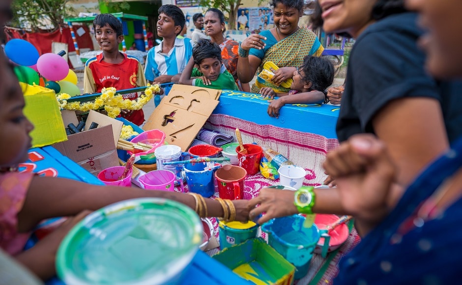 As one of the biggest resettlement sites in India, the neighbourhood of Kannagi Nagar is home to more than 80,000 people living in 24000+ households. A major chunk of residents include people rehabilitated from three major river beds in the city – Cuoom, Adyar, and the Buckingham Canal, under the state’s government’s initiatives to restore the waterways. The demography of the area also includes people previously living in slums across the city, from Arumbakkam to Saidapet, to Teynampet to Royapettah. St+art India, supported by Asian Paints rolled out ‘Neelam’ – a blue art cart – which is a part of St+art Chennai 2020 Festival. Neelam took to the streets of Kannagi Nagar for an open-to-all participative painting workshop with the residents of Kannagi. As one of the biggest resettlement sites in India, the neighbourhood of Kannagi Nagar is home to more than 80,000 people living in 24000+ households. A major chunk of residents include people rehabilitated from three major river beds in the city – Cuoom, Adyar, and the Buckingham Canal, under the state’s government’s initiatives to restore the waterways. The demography of the area also includes people previously living in slums across the city, from Arumbakkam to Saidapet, to Teynampet to Royapettah. St+art India, supported by Asian Paints rolled out ‘Neelam’ – a blue art cart – which is a part of St+art Chennai 2020 Festival. Neelam took to the streets of Kannagi Nagar for an open-to-all participative painting workshop with the residents of Kannagi.
