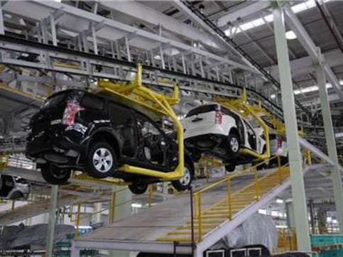 Automakers warn of up to 45% sales drop as economy slumps due to pandemic; seek govt help in crisis Automakers warn of up to 45% sales drop as economy slumps due to pandemic; seek govt help in crisis