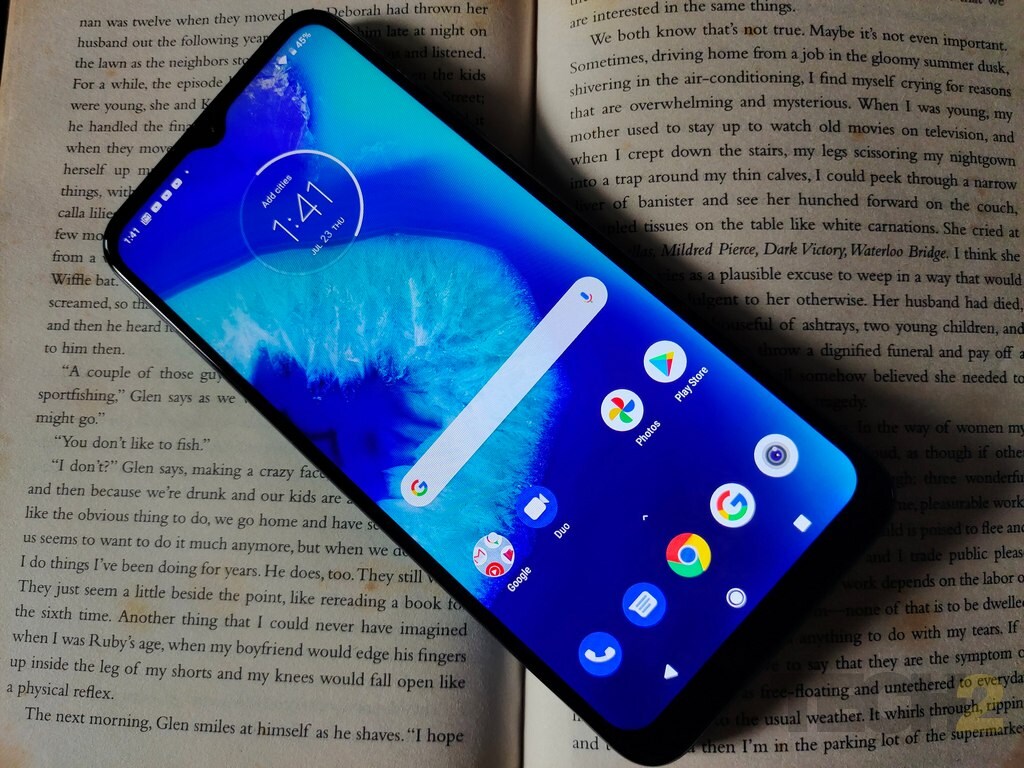 moto-g8-power-lite-display