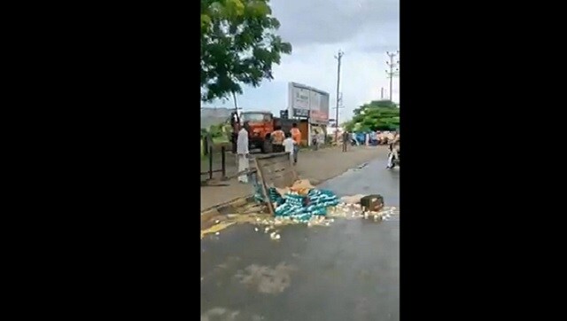 Video of Indore municipal staffer pushing 12-year-old egg-seller's handcart goes viral Video of Indore municipal staffer pushing 12-year-old egg-seller's handcart goes viral