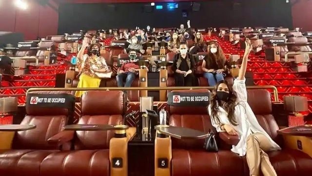 After Ranveer Singh, Kiara Advani visits movie theatre to watch Indoo Ki Jawani with family After Ranveer Singh, Kiara Advani visits movie theatre to watch Indoo Ki Jawani with family